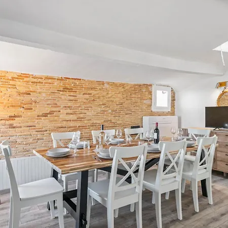 Chateau D'azur Vue Vieille مينتون