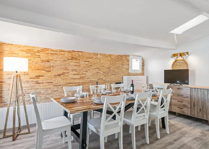 Chateau D'azur Vue Vieille مينتون