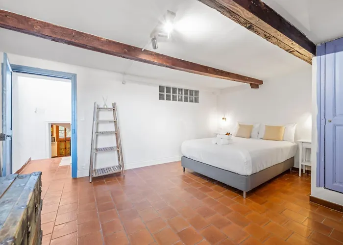 Chateau D'azur Vue Vieille * مينتون