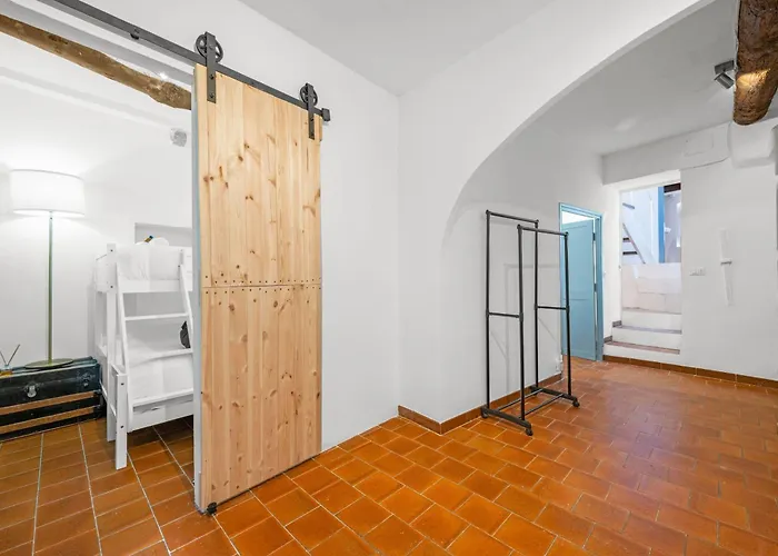 Chateau D'azur Vue Vieille مينتون